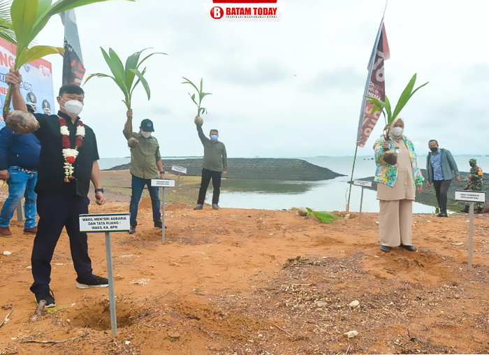 Suasana saat kegiatan kunjungan Wamen Surya Thandra dan Wagub Kepri Marlin Agustina